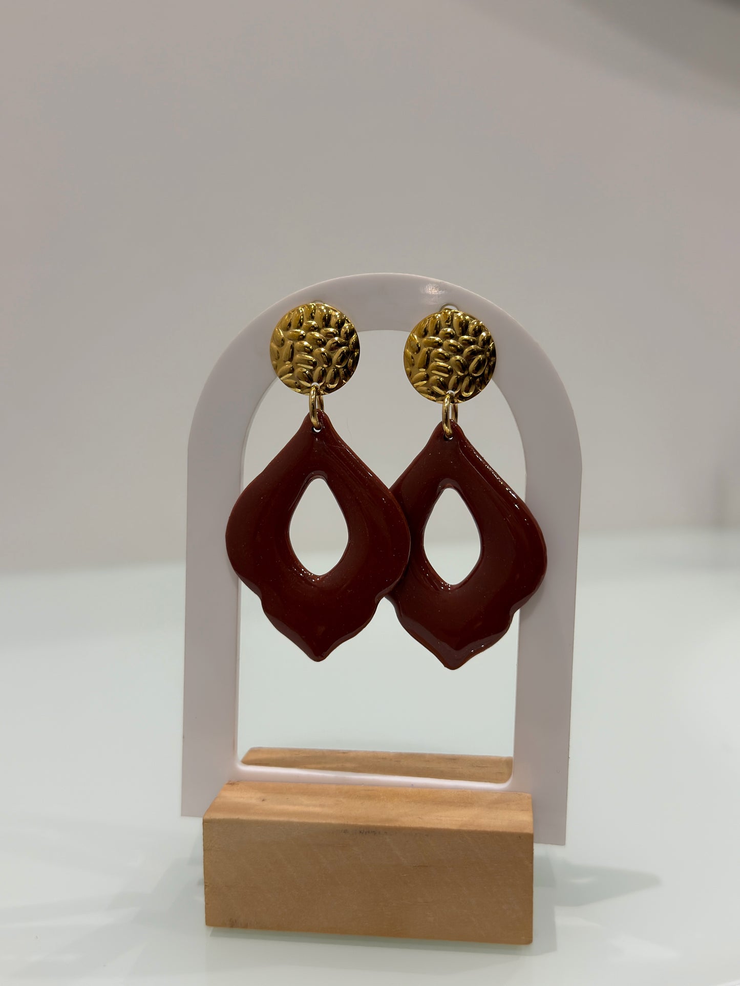 Boucles d’oreilles formes organiques bordeaux